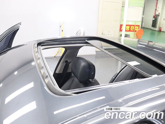 BMW 5-Series 2011 — photo 12