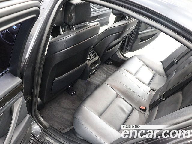 BMW 5-Series 2011 — photo 15