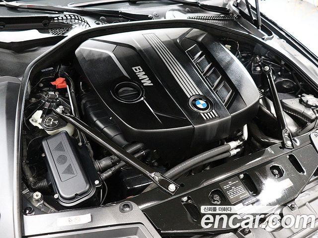 BMW 5-Series 2011 — photo 19