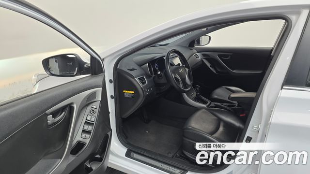 Hyundai AVANTE 2015 — photo 10