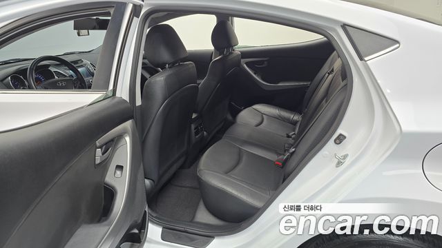 Hyundai AVANTE 2015 — photo 11