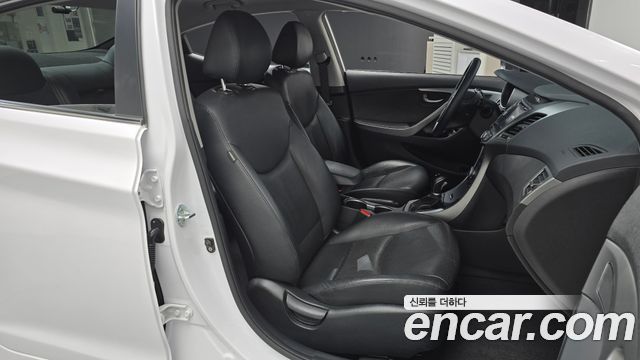 Hyundai AVANTE 2015 — photo 12