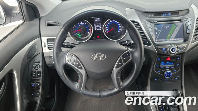 Hyundai AVANTE 2015 — photo 13