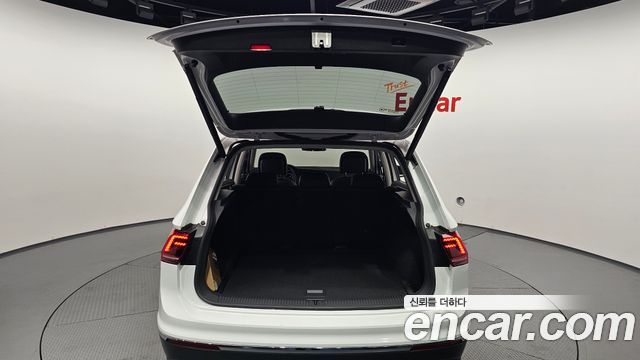 Volkswagen Tiguan 2020 — photo 20