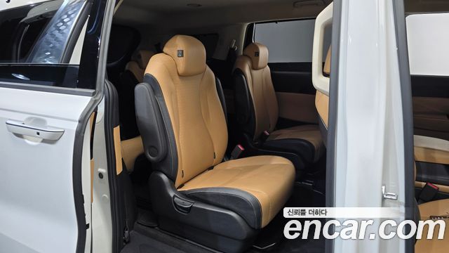 Kia Canival 2021 — photo 17