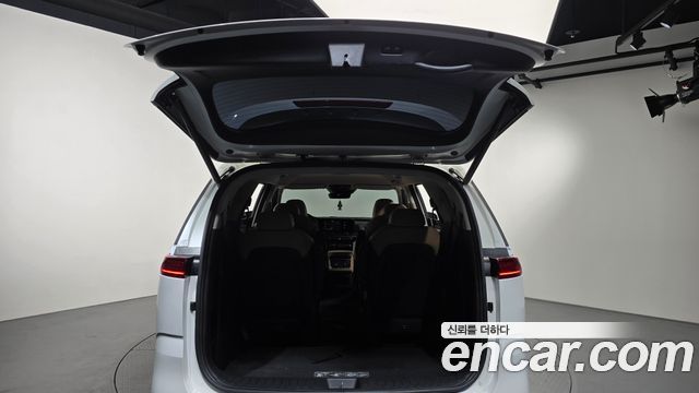Kia Canival 2021 — photo 25