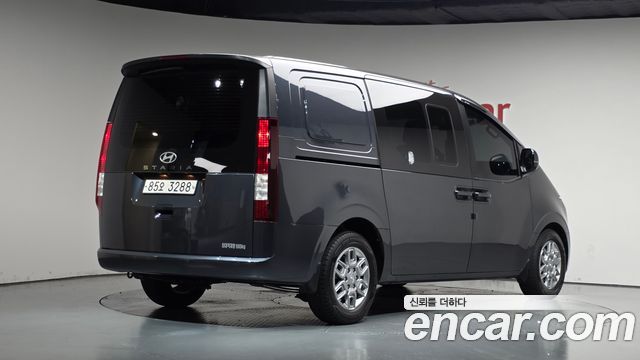 Hyundai Staria 2022 — photo 2