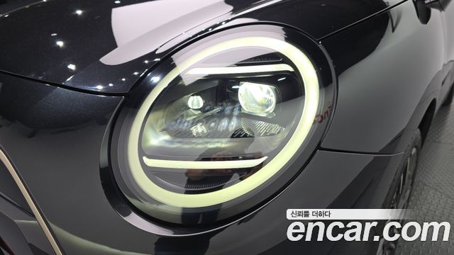 Mini Cooper 2024 — photo 8