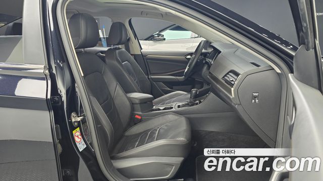 Volkswagen Jetta 2021 — photo 13