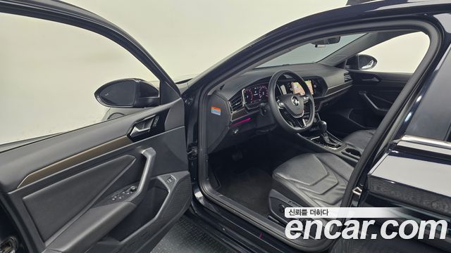 Volkswagen Jetta 2021 — photo 17