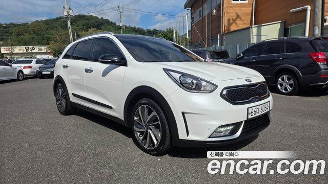 Kia Niro 2017 — photo 2