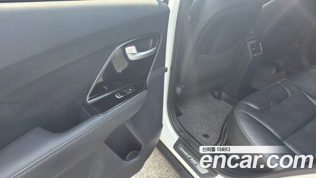 Kia Niro 2017 — photo 10