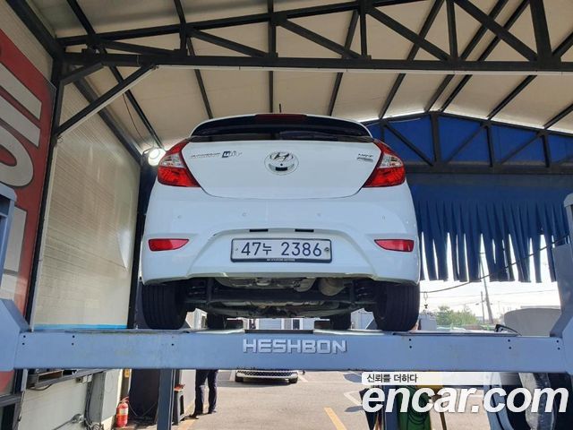 Hyundai Accent 2015 — photo 2