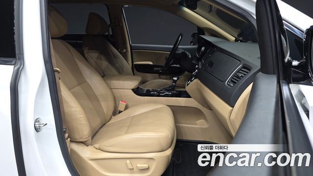 Kia Canival 2020 — photo 11