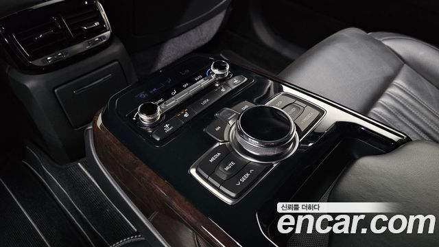 Genesis EQ900 2016 — photo 28