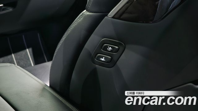 Genesis EQ900 2016 — photo 32