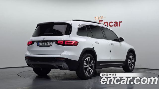 Mercedes-Benz GLB-Class 2023 — photo 2