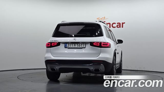 Mercedes-Benz GLB-Class 2023 — photo 4