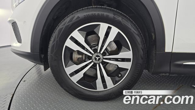 Mercedes-Benz GLB-Class 2023 — photo 5