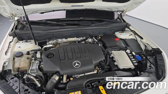 Mercedes-Benz GLB-Class 2023 — photo 6
