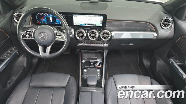 Mercedes-Benz GLB-Class 2023 — photo 10