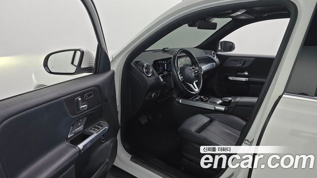 Mercedes-Benz GLB-Class 2023 — photo 13