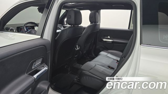 Mercedes-Benz GLB-Class 2023 — photo 18