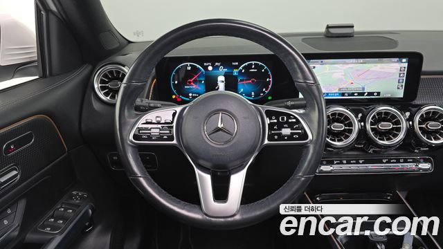 Mercedes-Benz GLB-Class 2023 — photo 20