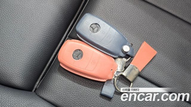 Mercedes-Benz GLB-Class 2023 — photo 22