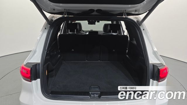 Mercedes-Benz GLB-Class 2023 — photo 26