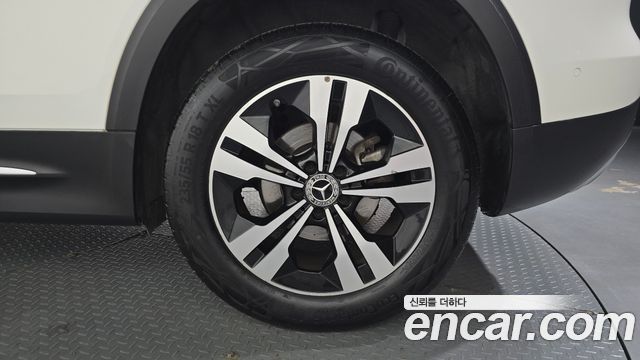 Mercedes-Benz GLB-Class 2023 — photo 7