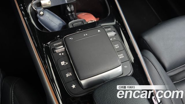 Mercedes-Benz GLB-Class 2023 — photo 27