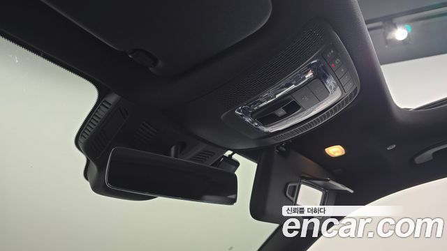 Mercedes-Benz GLB-Class 2023 — photo 28