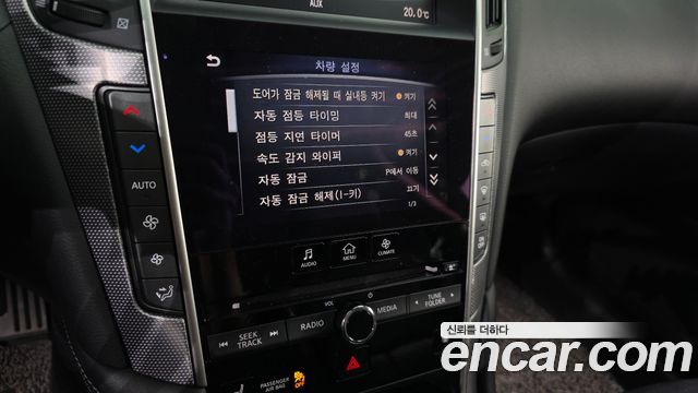 Infiniti Q50 2016 — photo 22