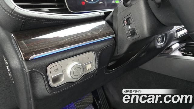 Mercedes-Benz GLE-Class 2021 — photo 26