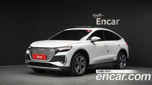 Audi Q4 e-tron 2023 — photo 1