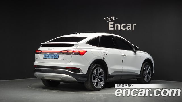 Audi Q4 e-tron 2023 — photo 2