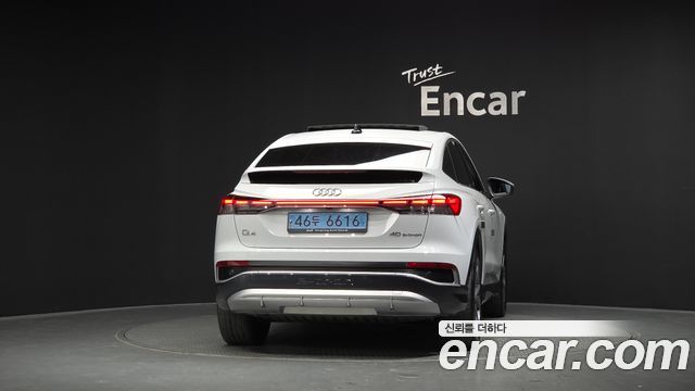 Audi Q4 e-tron 2023 — photo 4
