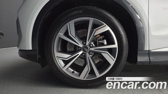 Audi Q4 e-tron 2023 — photo 5