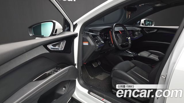 Audi Q4 e-tron 2023 — photo 13