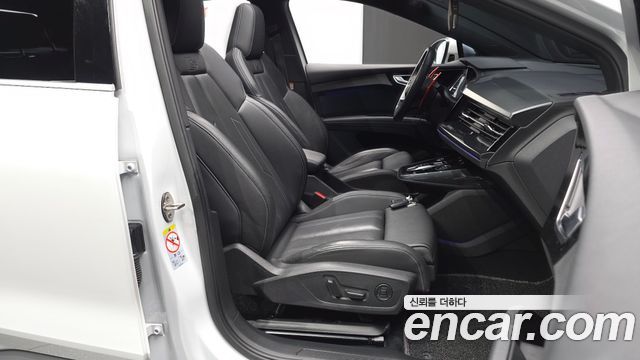Audi Q4 e-tron 2023 — photo 17