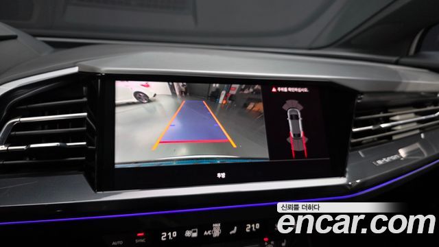 Audi Q4 e-tron 2023 — photo 21