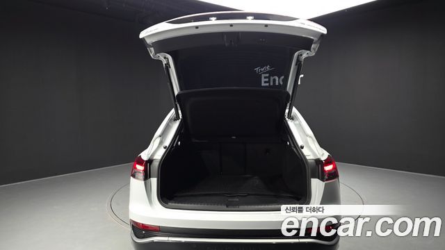 Audi Q4 e-tron 2023 — photo 26