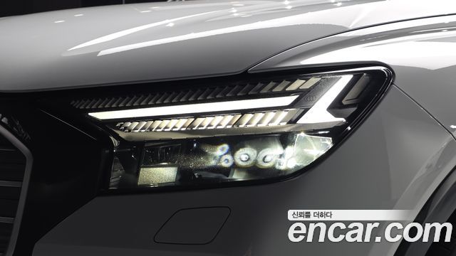 Audi Q4 e-tron 2023 — photo 8