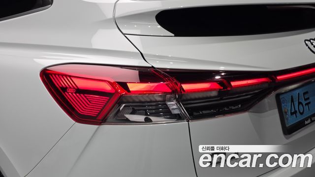 Audi Q4 e-tron 2023 — photo 9