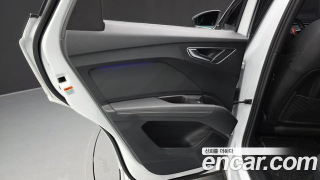 Audi Q4 e-tron 2023 — photo 15