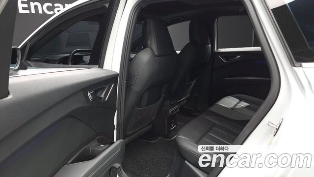 Audi Q4 e-tron 2023 — photo 16