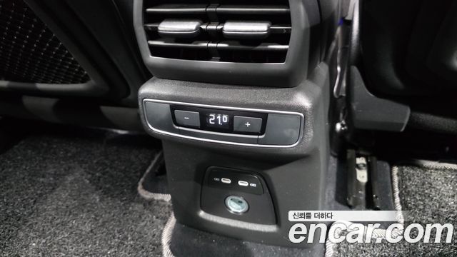 Audi Q4 e-tron 2023 — photo 31