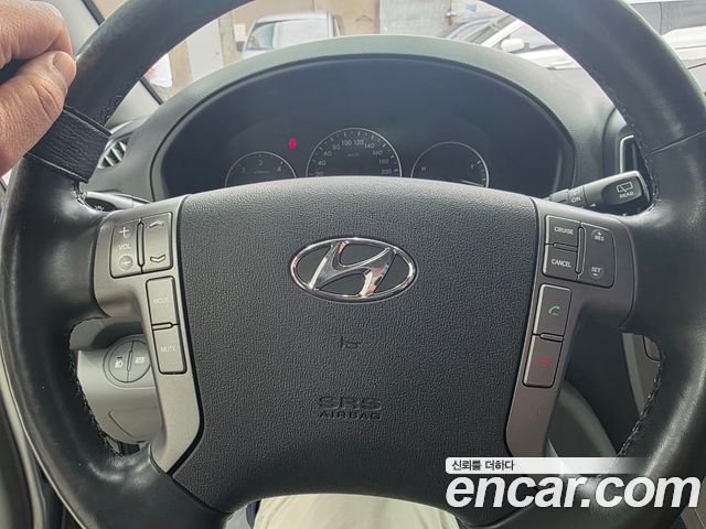 Hyundai Starex 2017 — photo 11