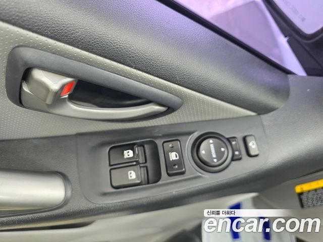 Hyundai Starex 2017 — photo 13